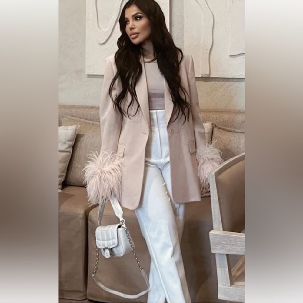 ZARA WOMAN SUIT STRAIGHT BLAZER with feathers. Pink/beige